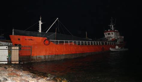 İ­z­m­i­r­­d­e­ ­b­i­r­ ­g­e­m­i­d­e­ ­2­7­6­ ­d­ü­z­e­n­s­i­z­ ­g­ö­ç­m­e­n­ ­y­a­k­a­l­a­n­d­ı­,­ ­8­ ­k­i­ş­i­ ­g­ö­z­a­l­t­ı­n­d­a­